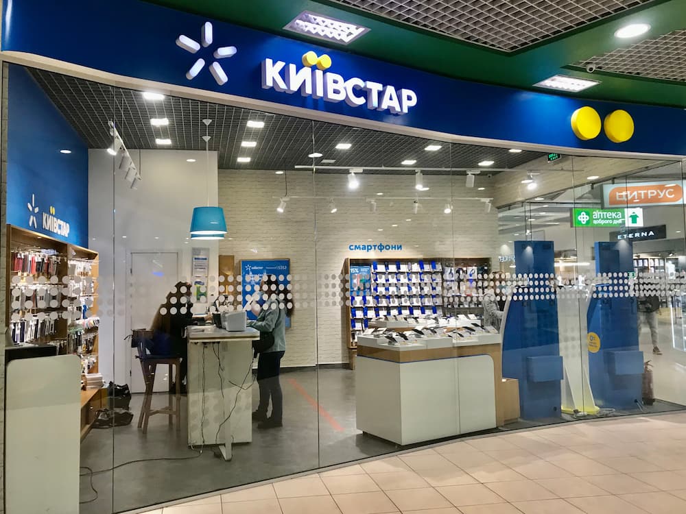 Buying SIM Card from Best Mobile Operators in Ukraine at Airport - Kyivstar Store